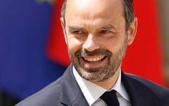 Филипп Эдуар - Власти Франции решили временно отказаться от повышения пенсионного возраста - novostidnya24.ru - Франция