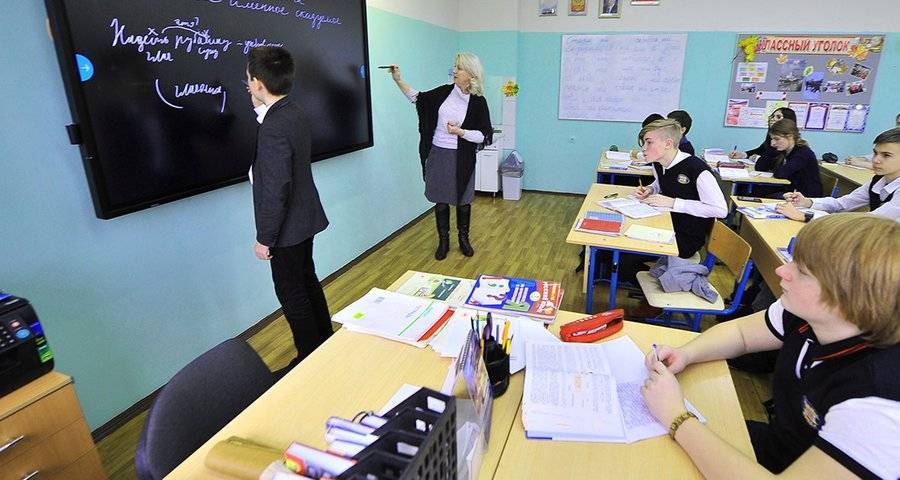 Сергей Комков - Эксперт прокомментировал инициативу изменить систему оплаты труда учителей - m24.ru - Москва