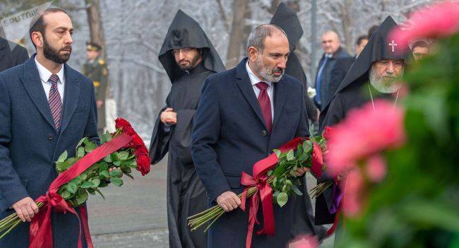 Гарегин II (Ii) - Арарат Мирзоян - Премьер-министр Армении почтил память погибших в Баку - eadaily.com - Армения - Ереван