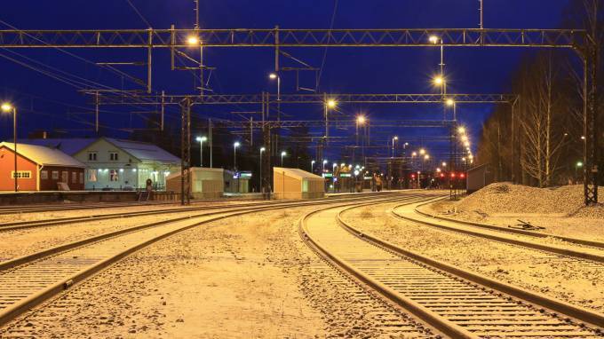 На перегоне Бернградовка-Всеволожск электричка насмерть сбила мужчину в капюшоне - piter.tv - Россия - Санкт-Петербург - окр.Сзфо - Всеволожск