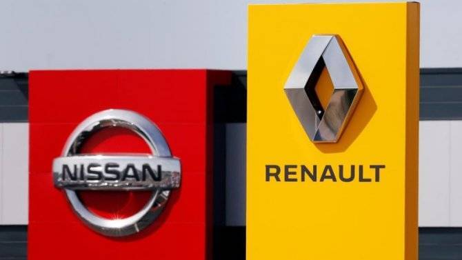 Карлос Гон - Nissan может выйти из альянса с Renault - usedcars.ru - Ливан