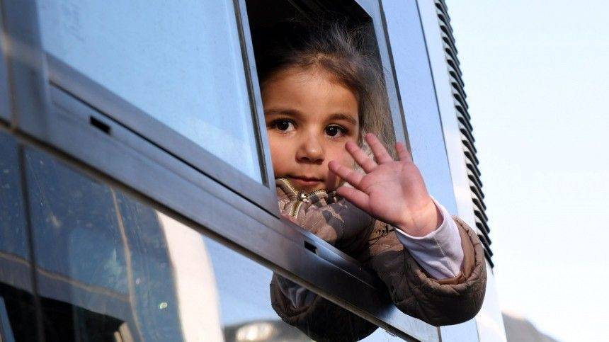 Денис Кулага - Благодаря переправе, построенной военными РФ, в сирийский город Дейр-Эз-Зор возвращаются беженцы - 5-tv.ru - Сирия - Ливан