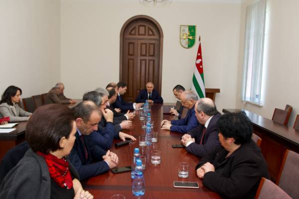 Рауль Хаджимба - Руководитель Абхазии призвал подчиненных не расслабляться - eadaily.com