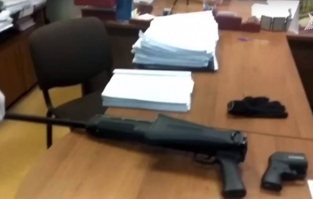 СК показал на видео оружие, из которого убили пристава в суде Новокузнецка - gazeta.a42.ru - Россия - Кемеровская обл.