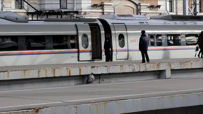 Поезда из Петербурга в Москву изменят расписание в апреле - piter.tv - Москва - Санкт-Петербург