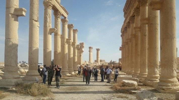 Иностранные туристы увидели древнюю Пальмиру после атак террористов - polit.info - США - Сирия - Рим