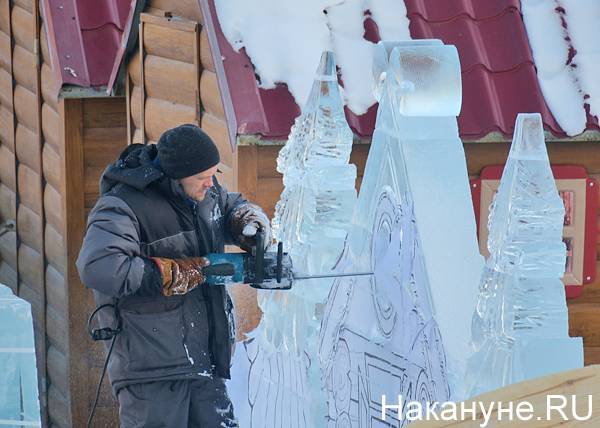 Главный ледовый городок Екатеринбурга срочно закрыли из-за рухнувшей стены - nakanune.ru - Екатеринбург - Закрытие