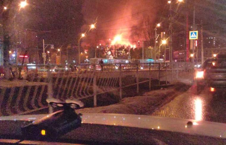 Огонь охватил крышу ресторана в Самаре на площади 800 кв.м - news.ru - Пензенская обл.