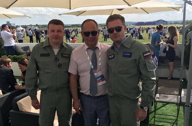 Юрий Бутусов - Алексей Попов - Директора авиазавода на Украине уволили за фото в форме российского пилота - vm.ru - Украина