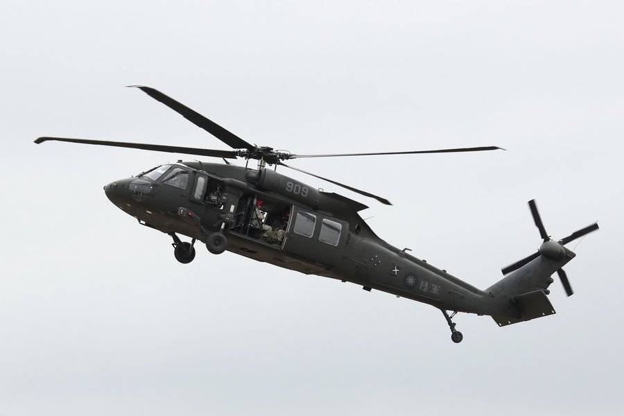 Восемь человек погибли после аварийной посадки вертолета в Тайване - m24.ru - Китай - county Black Hawk - Тайвань