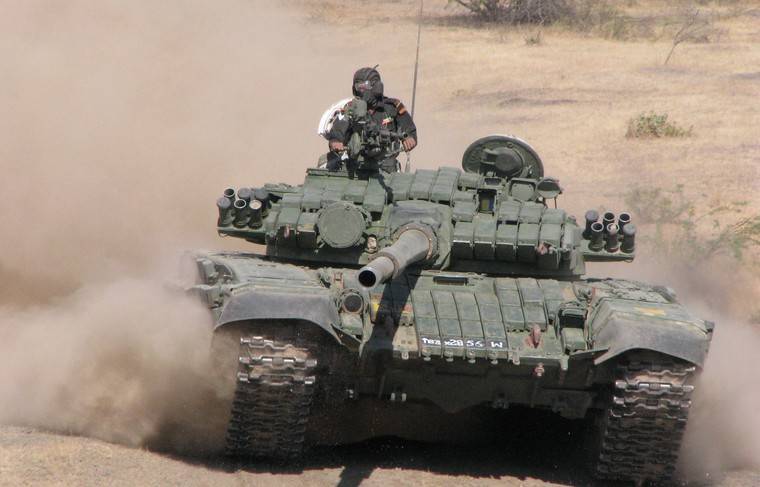 Появилось видео с индийским танком, едва не въехавшим в зрителей - news.ru - Индия