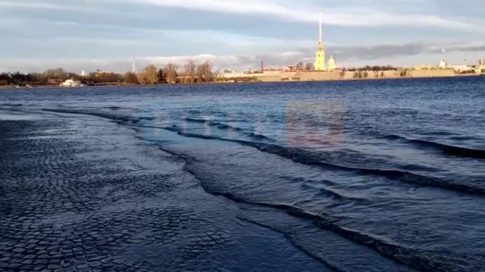 В Петербурге аномально поднялся уровень воды в Неве - piter.tv