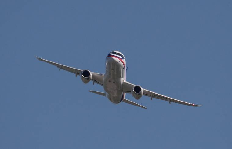 SSJ-100 совершил вынужденную посадку в аэропорту Ростова - news.ru - Новосибирск - Камрань - Ростов