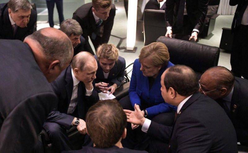 Украина снова скулит под дверями ЕС и НАТО - politnavigator.net - Украина