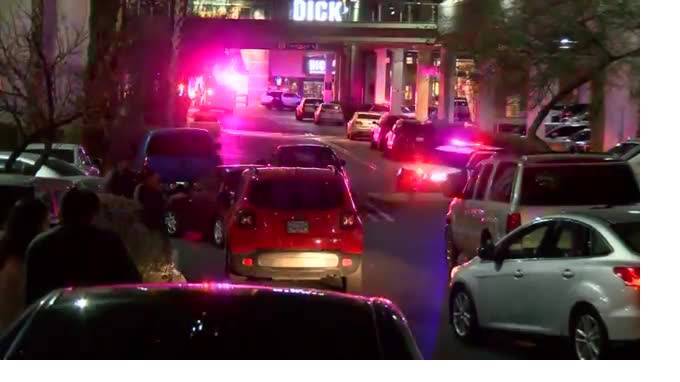 В Лас-Вегасе во время стрельбы в торговом центре пострадали трое - piter.tv - Лондон