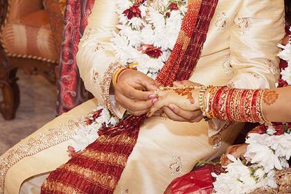 Сбежавшие вместе отец жениха и мать невесты сорвали свадьбу детей - lenta.ru - Индия - штат Гуджарат