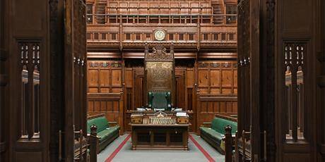 Елизавета II - Британский парламент одобрил проект по условиям Брексита - vm.ru - Англия