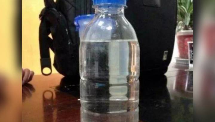 Родители напоили 2-месячного ребенка коктейлем из молока и водки - vesti.ru - Китай - провинция Чжэцзян