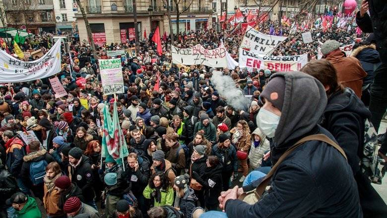 Правительство Франции утвердило проект пенсионной реформы, несмотря на протесты - newizv.ru - Франция