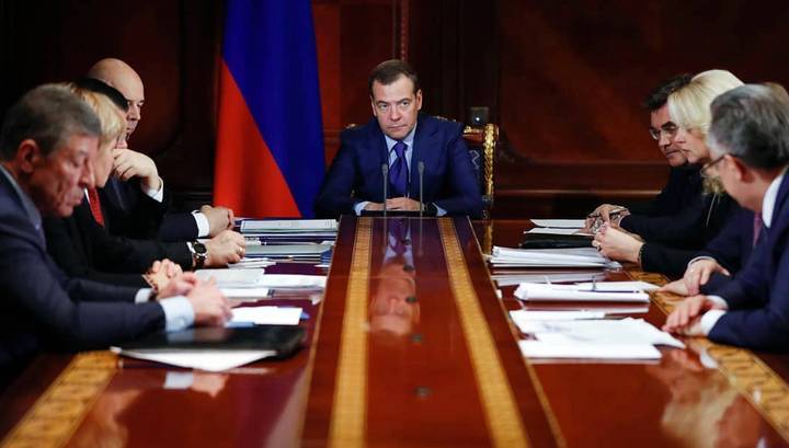 Дмитрий Песков - Дмитрий Анатольевич Медведев - Песков рассказал, почему правительство Медведева ушло в отставку - vesti.ru - Москва - Россия