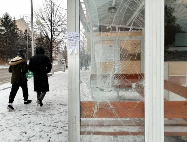 В Кургане вандалы разбили очередную автобусную остановку - nakanune.ru - Россия - Курган