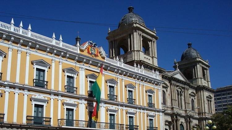 Аньес Жанин - Временный президент Боливии отправила министров в отставку - polit.info - Боливия