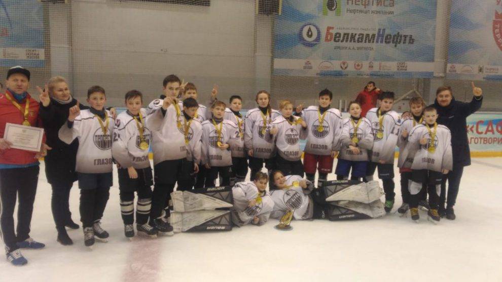 Очередное золото завоевали глазовские хоккеисты - gorodglazov.com - Сочи