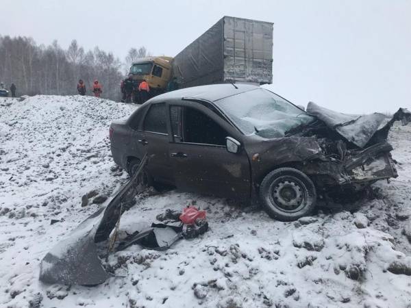 В Зауралье водитель "Лады" залетел под фуру на трассе и погиб - nakanune.ru