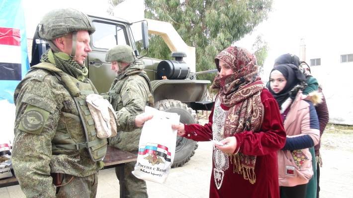 Военные РФ провели очередную гуманитарную акцию в сирийской провинции Даръа - polit.info - Россия - Сирия - провинция Даръа