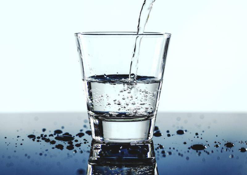 Шведские ученые развеяли миф о дневной норме потребления воды - vm.ru
