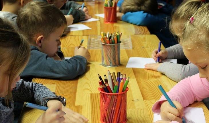 Эксперты оценили идею материально компенсировать нехватку мест в детских садах - mirnov.ru
