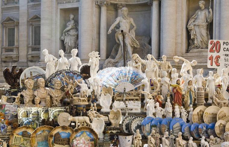 Прилавки с сувенирами уберут от римских достопримечательностей - news.ru - Италия - Рим - Торговля