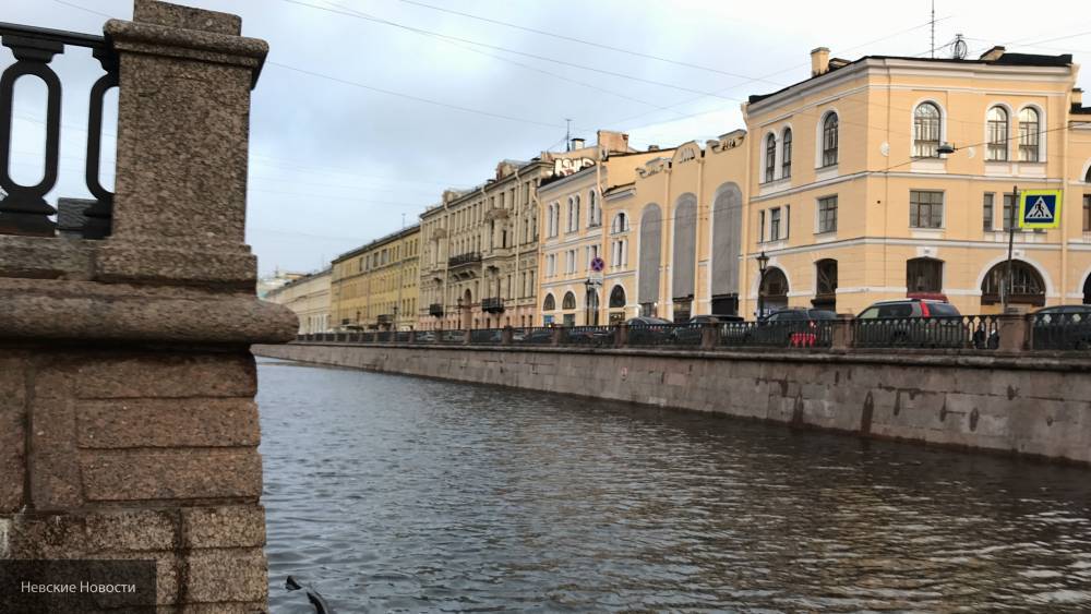 В Санкт-Петербурге вода подтопила спуски к Неве - newinform.com - Россия - Санкт-Петербург - Петербург