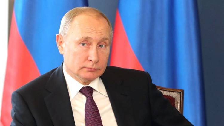 Владимир Путин - Путин поручил проанализировать уголовные дела за посты в интернете - polit.info - Россия