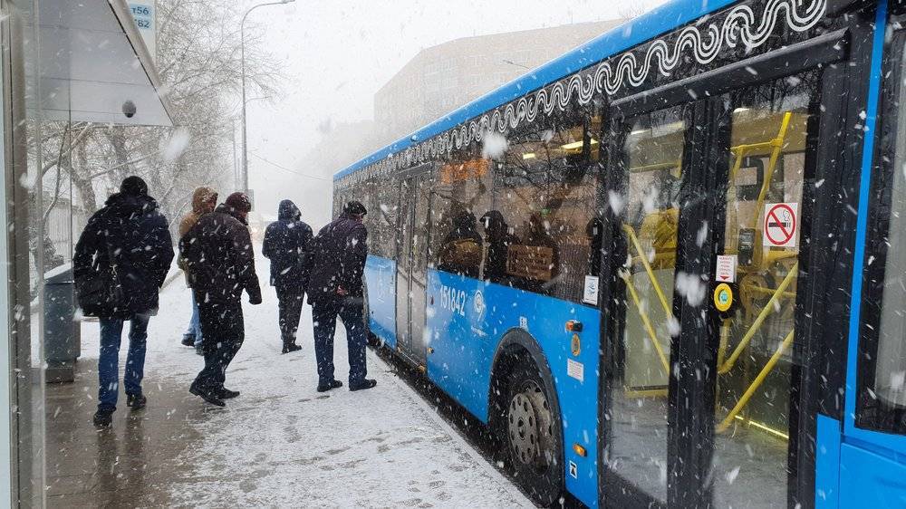 Москвичам рекомендовали пересесть на общественный транспорт из-за снегопада - vm.ru - Москва