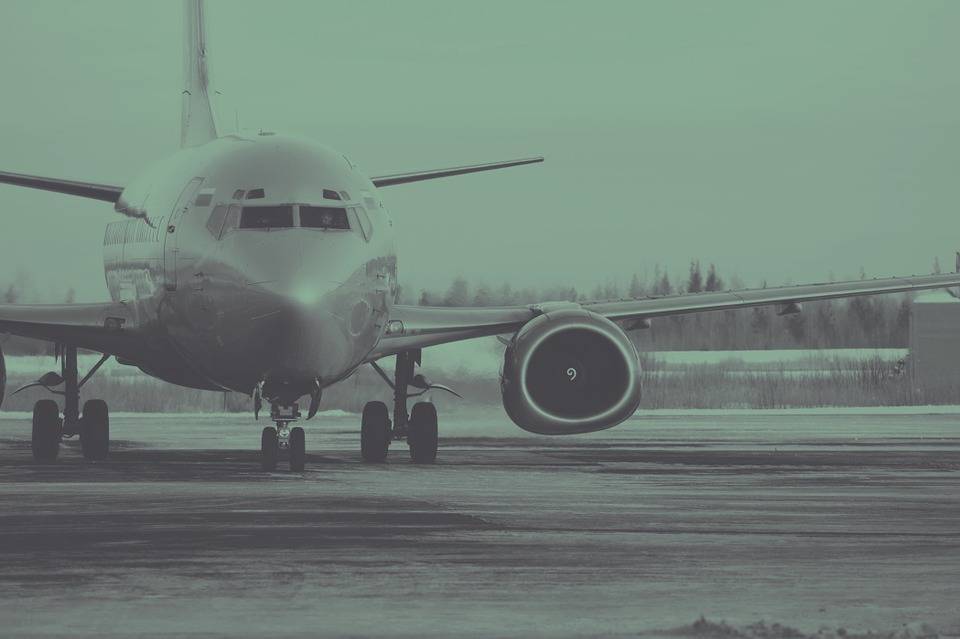 Самолет Utair благополучно приземлился после срабатывания датчика закрылок - vm.ru - Москва