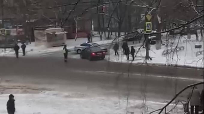 Видео: В Нижнем Новгороде штурмом взяли квартиру мужчины, который устроил взрыв в подвале дома - piter.tv - Нижний Новгород