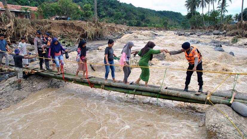 Число жертв наводнения в Индонезии увеличилось до 53 - russian.rt.com - Индонезия - Джакарта - Jakarta