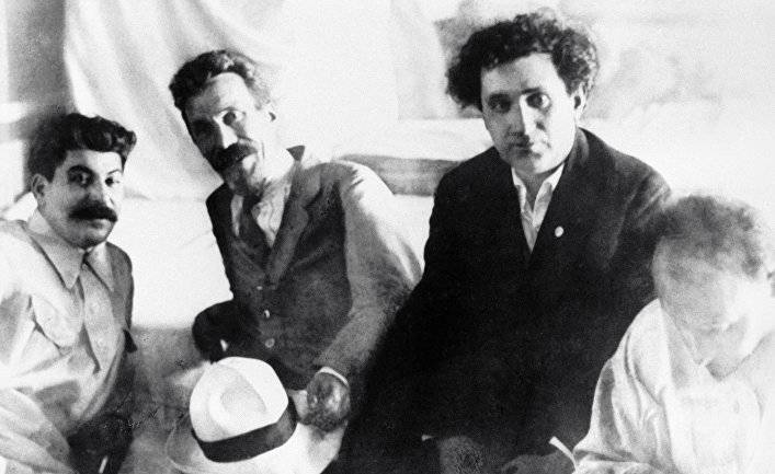 Иосиф Сталин - Лев Троцкий - ABC (Испания): как Сталин из зависти предал и убил одного из своих лучших друзей - inosmi.ru