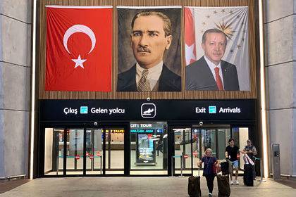 Запрет встречать туристов в турецком аэропорту вызвал коллапс - lenta.ru - Россия - Стамбул