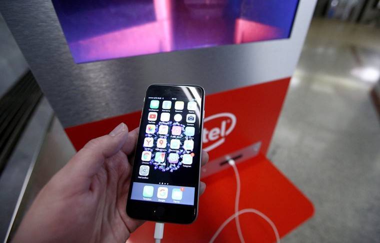 Эксперты рассказали, почему опасно заряжать телефон в общественных местах - news.ru