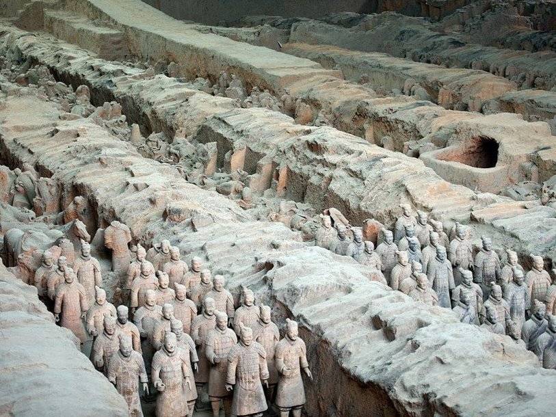 Раскопаны еще двести солдат терракотовой армии императора Цинь Шихуанди - polit.ru - Китай - провинция Шэньси - Сиань