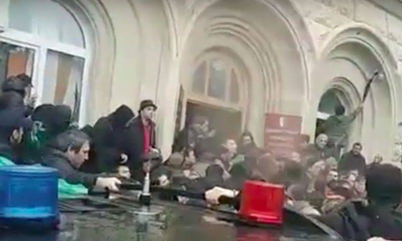 Рауль Хаджимбы - Опубликовано видео штурма администрации президента Абхазии - bloknot.ru - Апсны