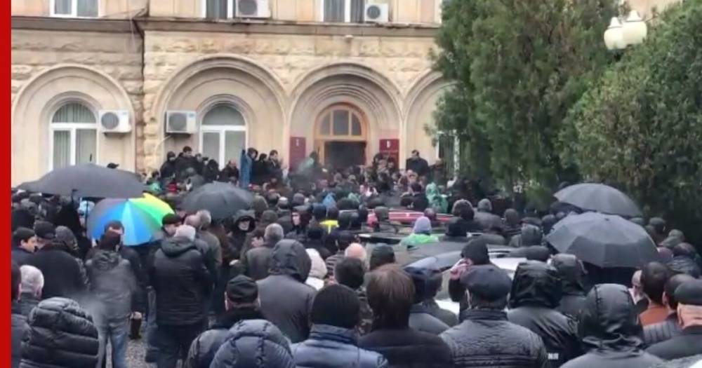 Рауль Хаджимбы - В Абхазии участники митинга потребовали отставки президента - profile.ru - Апсны