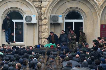 Рауль Хаджимбы - Абхазская оппозиция заблокировала правительственные здания - lenta.ru - Апсны
