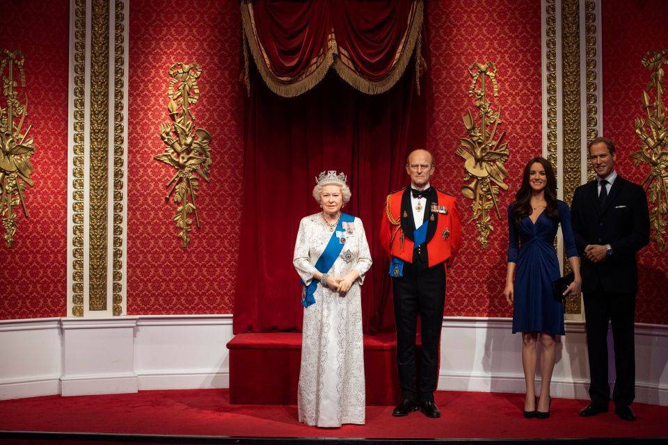 Елизавета II - принц Гарри - Меган Маркл - prince Harry - герцог Филипп - Meghan Markle - Фигуры принца Гарри и его жены убрали из экспозиции в Музее мадам Тюссо - theins.ru - Лондон