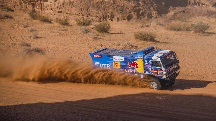 Дмитрий Сотников - Лидеры пятого этапа «Дакара» на грузовиках показали бонус от организаторов - 5-tv.ru - Саудовская Аравия