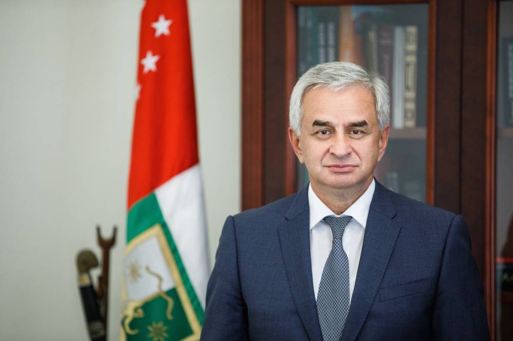 Рауль Хаджимбы - Парламент Абхазии проголосовал за отставку президента - vm.ru - Апсны - Парламент