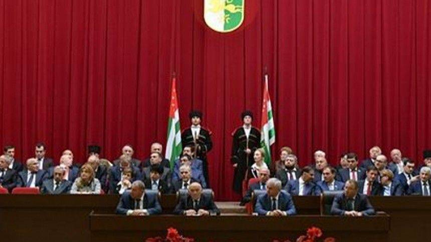 Ахра Авидзба - Парламент Абхазии принял обращение к президенту с призывом о его отставке - 5-tv.ru - Апсны