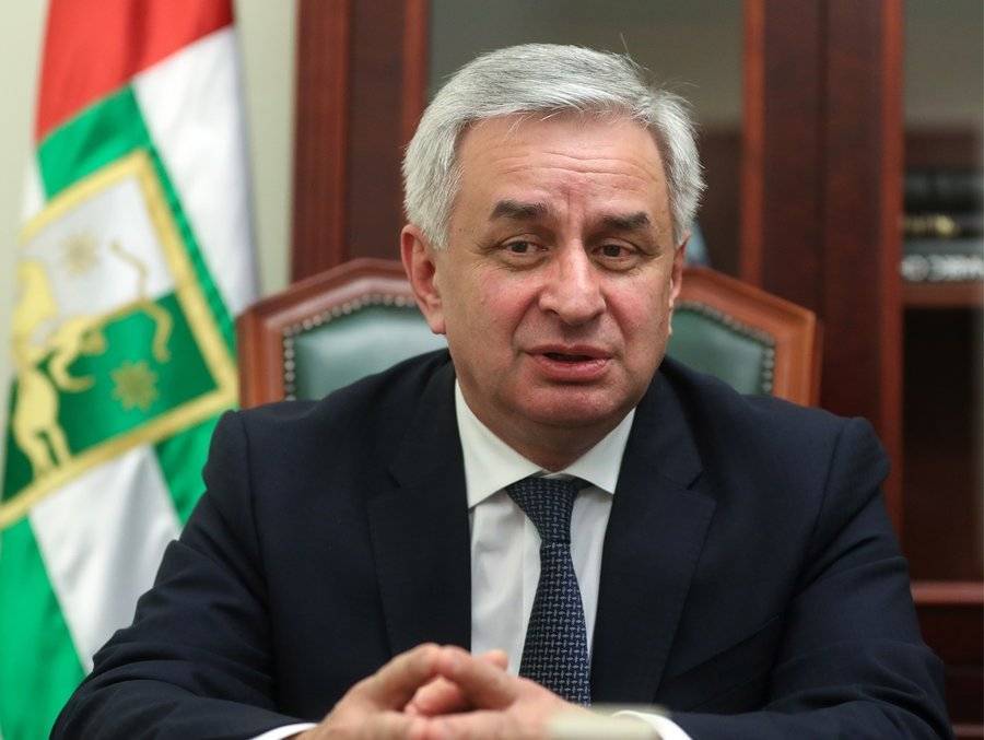 Рауль Хаджимбы - Парламент Абхазии проголосовал за отставку президента - m24.ru - Апсны